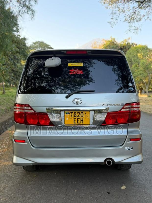 Toyota Alphard 2006 Silver