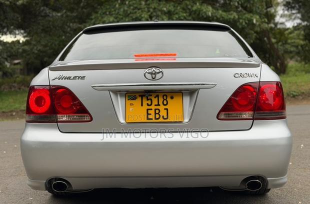 Toyota Crown 2006 Silver
