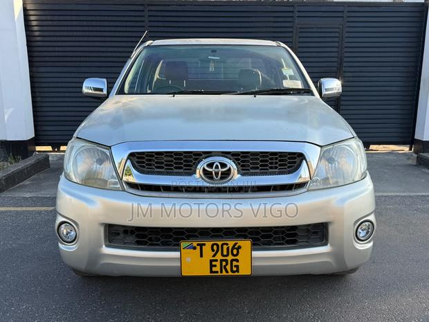 Toyota Hilux 2011 Silver
