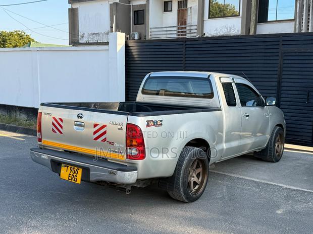 Toyota Hilux 2011 Silver