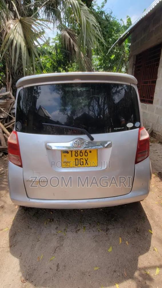 Toyota Ractis 2006 Silver