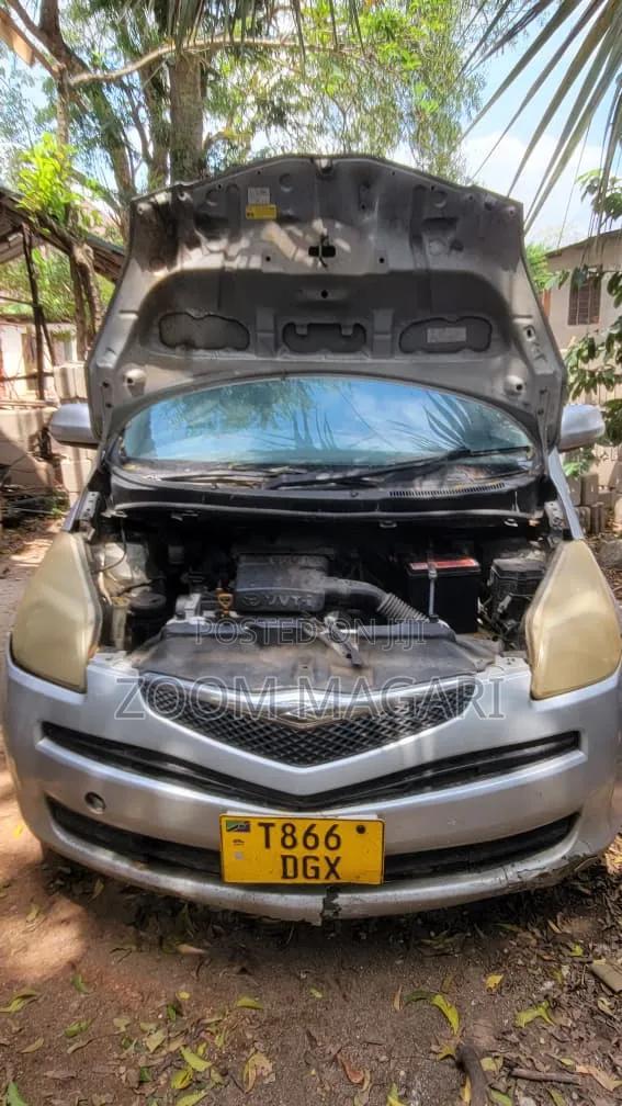 Toyota Ractis 2006 Silver