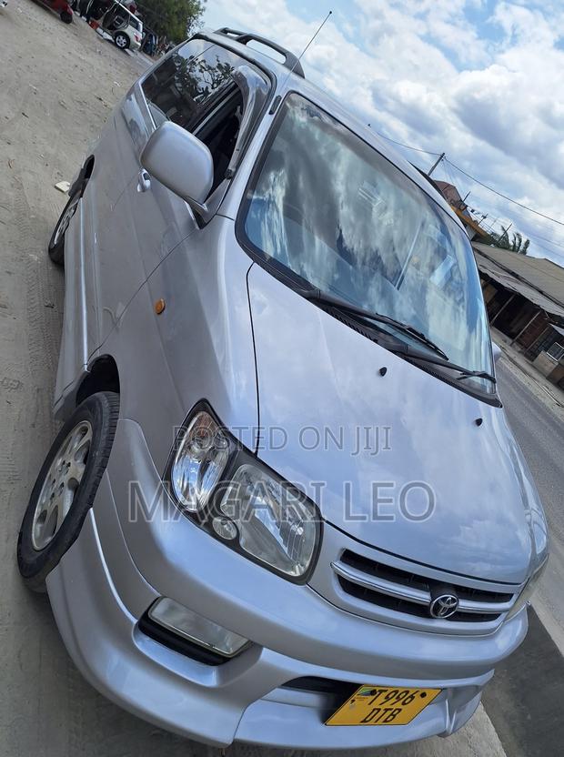 Toyota Noah 2.0 AWD (8 Seater) 2001 Silver