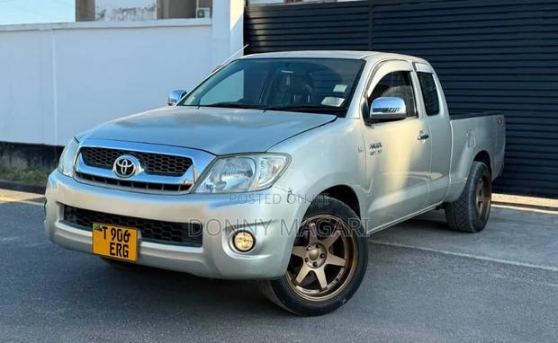 Toyota Hilux 2011 Black