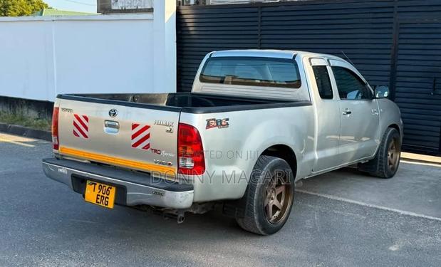 Toyota Hilux 2011 Black
