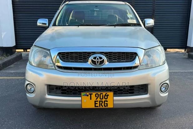 Toyota Hilux 2011 Black