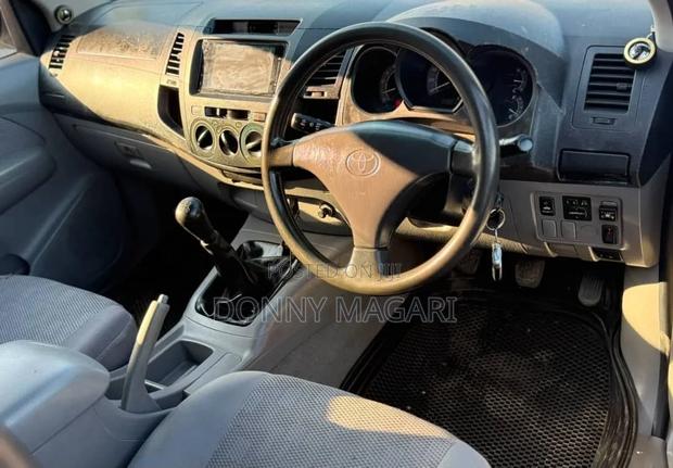 Toyota Hilux 2011 Black