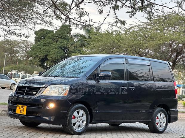 Toyota Noah 2004 Black