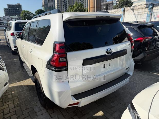 Toyota Land Cruiser Prado 2.8 2023 White