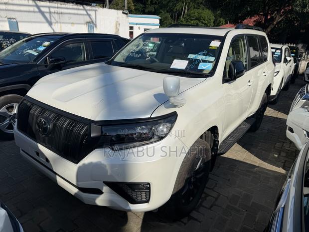 Toyota Land Cruiser Prado 2.8 2023 White