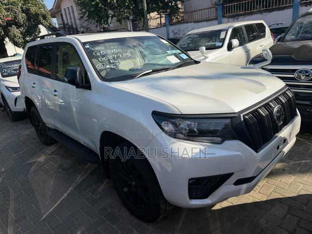 Toyota Land Cruiser Prado 2.8 2023 White