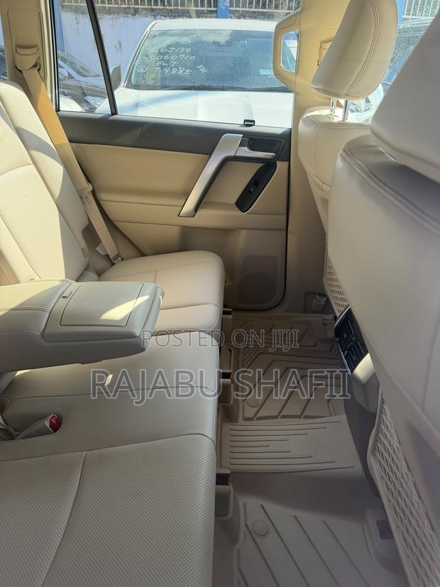 Toyota Land Cruiser Prado 2.8 2023 White