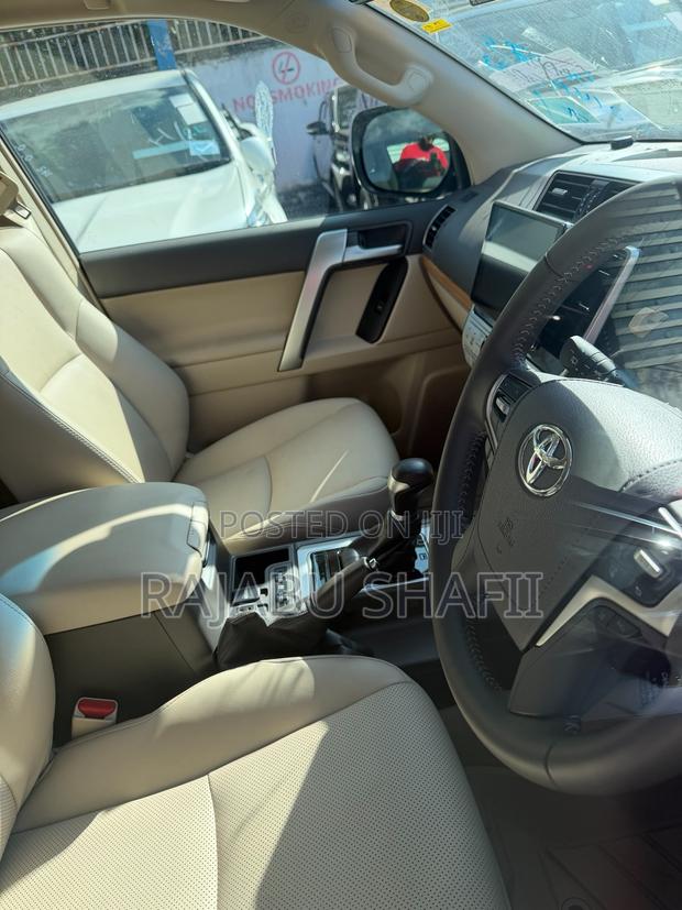 Toyota Land Cruiser Prado 2.8 2023 White