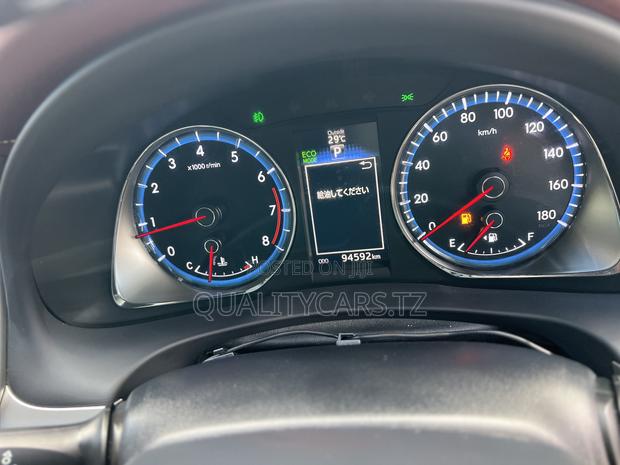 Toyota Harrier 2.0 2016 Maroon