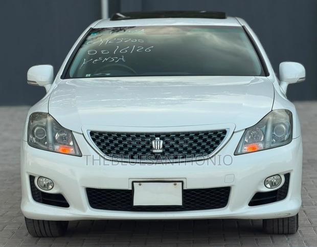 Toyota Crown 2010 White