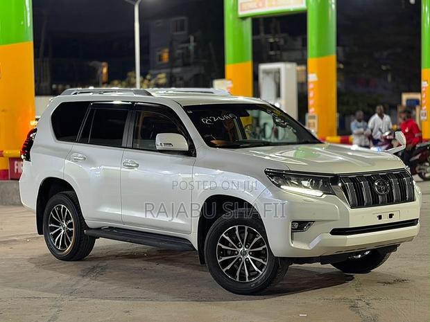 Toyota Land Cruiser Prado 2.8 2022 White