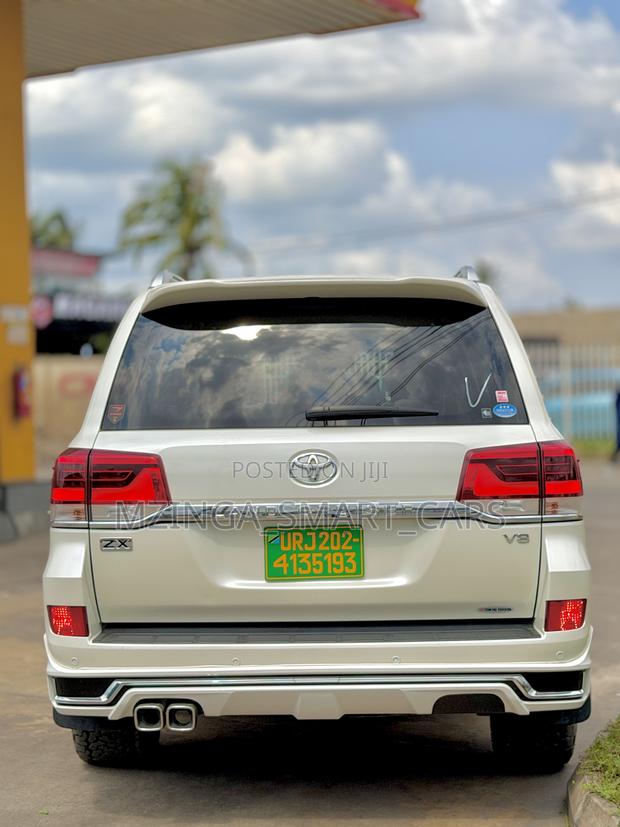 Toyota Land Cruiser 4.6 V8 ZX 2017 White