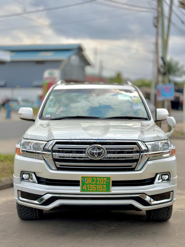 Toyota Land Cruiser 4.6 V8 ZX 2017 White