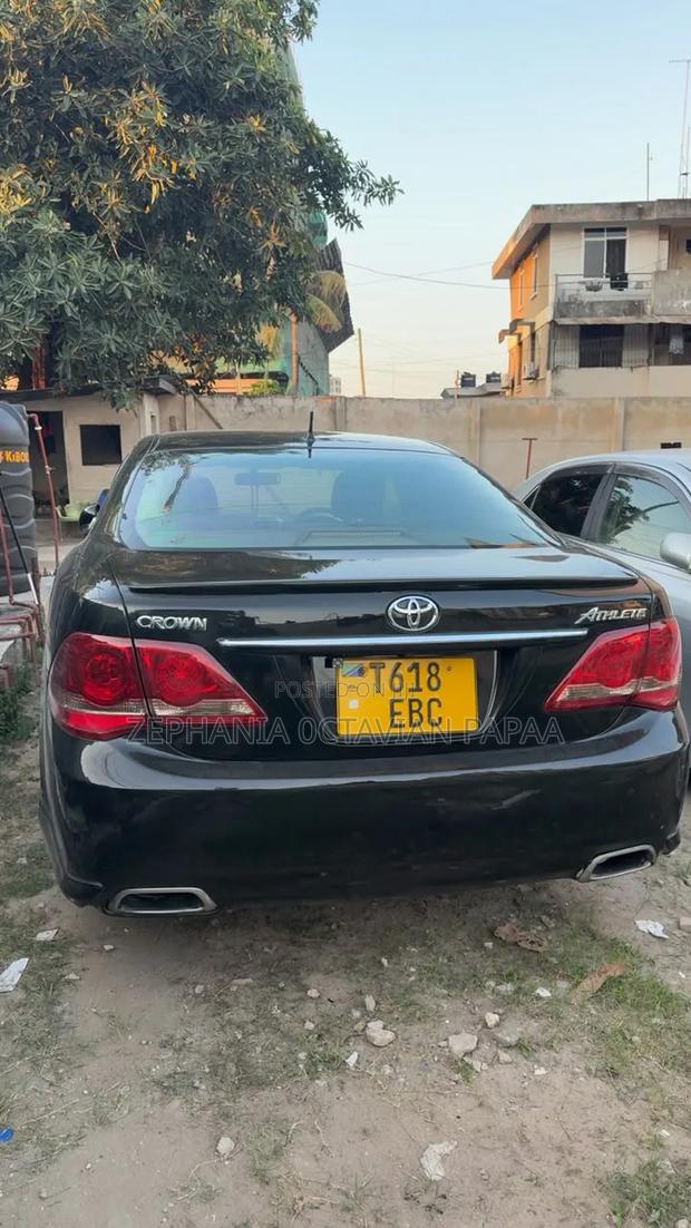 Toyota Crown 2010 Black