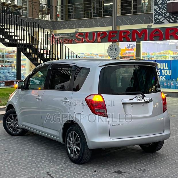 Toyota Ractis 2006 Silver