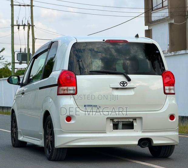 Toyota Porte 2015 White