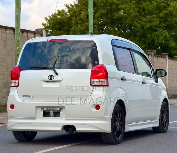 Toyota Porte 2015 White