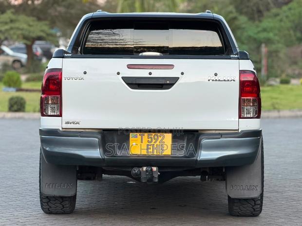 Toyota Hilux 2019 White