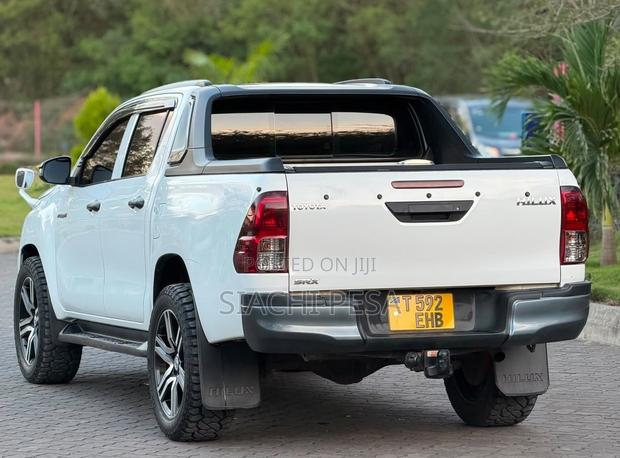 Toyota Hilux 2019 White