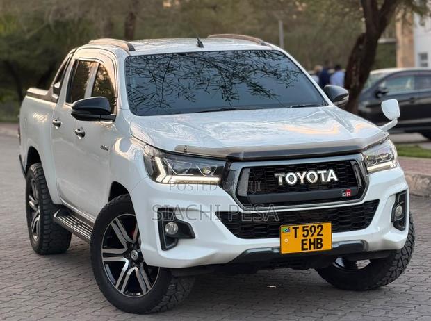 Toyota Hilux 2019 White