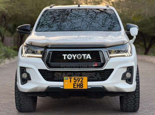 Toyota Hilux 2019 White