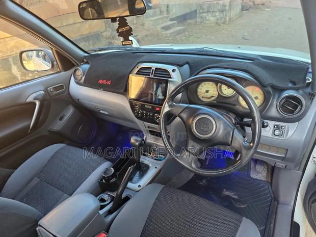 Toyota RAV4 Automatic 2003 White