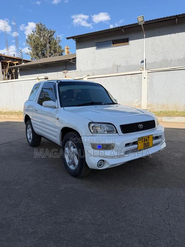 Toyota RAV4 1999 White