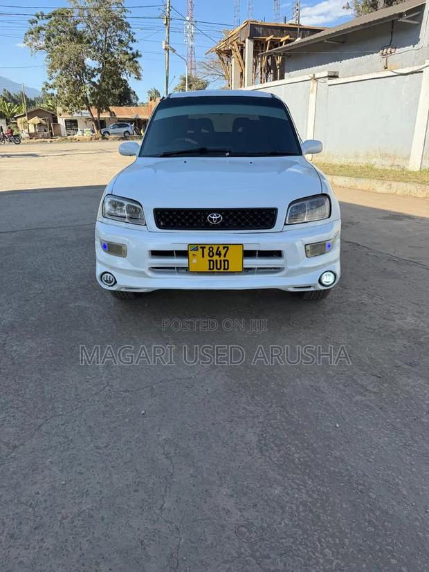 Toyota RAV4 1999 White