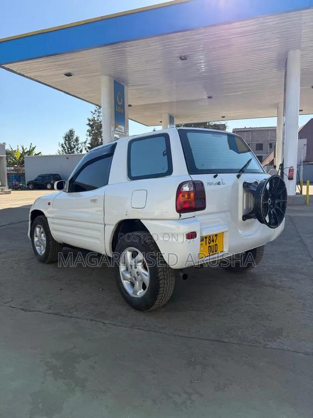 Toyota RAV4 1999 White