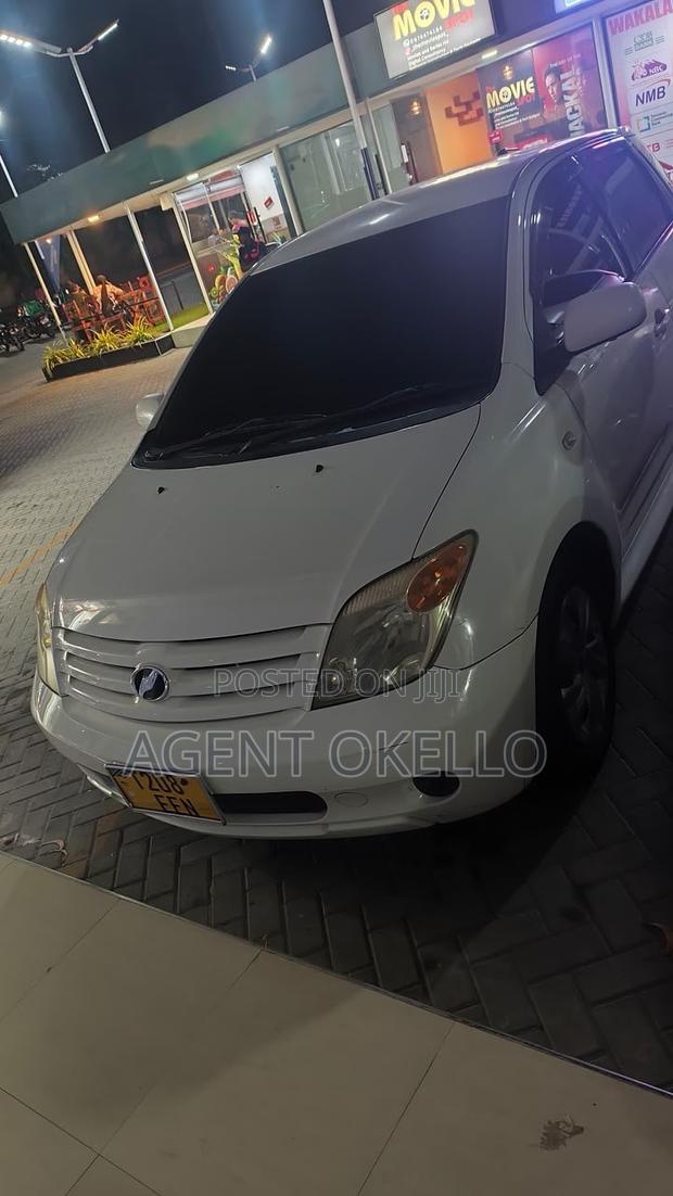 Toyota IST 2006 White