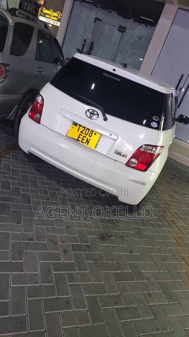 Toyota IST 2006 White