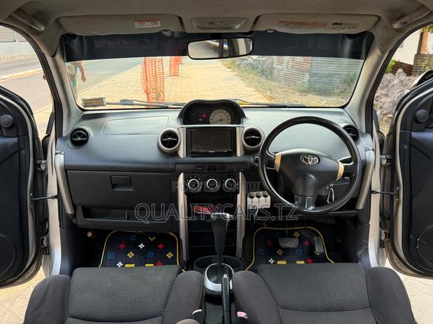 Toyota IST 2004 Gold