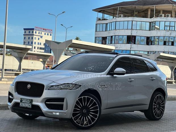Jaguar F-Pace 2017 Silver