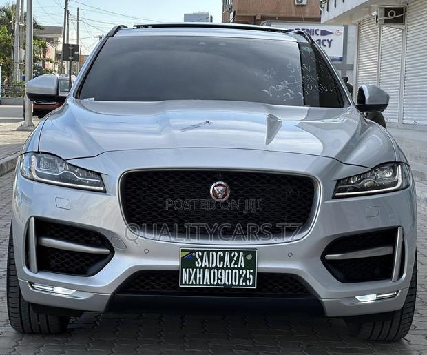 Jaguar F-Pace 2017 Silver