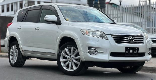 Toyota Vanguard 2011 White
