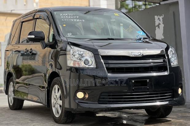 Toyota Noah 2.0 143hp AWD (7 Seater) 2008 Black