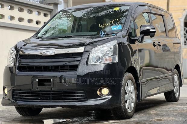 Toyota Noah 2.0 143hp AWD (7 Seater) 2008 Black