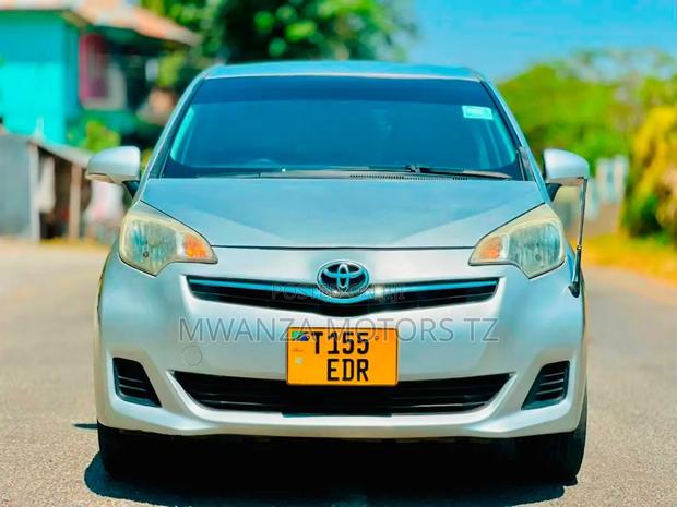 Toyota Ractis 2009 Silver
