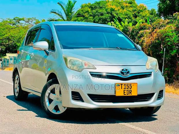 Toyota Ractis 2009 Silver
