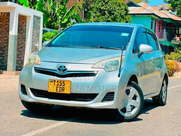 Toyota Ractis 2009 Silver