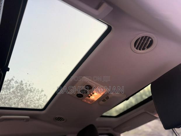 Land Rover Discovery 2012 Black