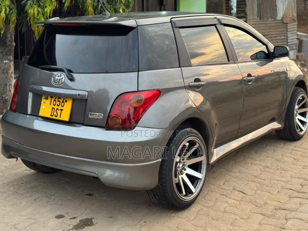 Toyota IST 2005 Gray