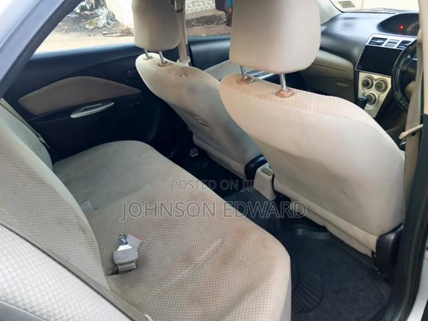 Toyota Belta 2006 Silver