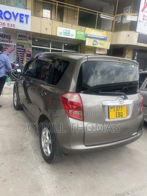 Toyota Ractis 2006 Gray