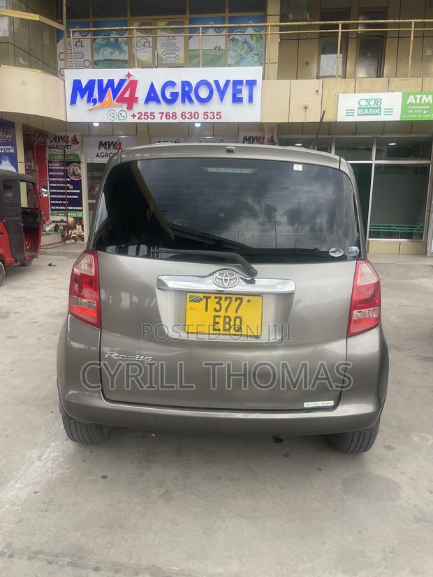 Toyota Ractis 2006 Gray